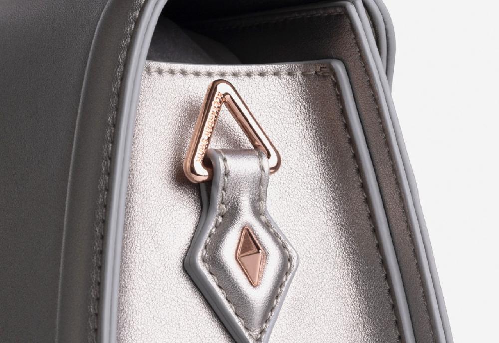 Alexander Smith ELIZABETH MEDIUM - DARK SILVER - LAMINATED In Vendita